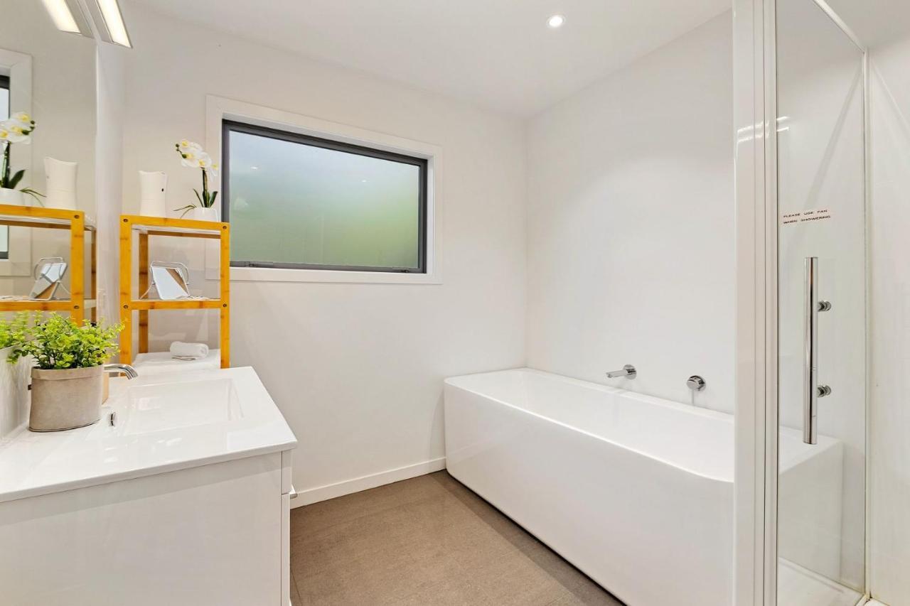 Queenstown Lakefront Dream 4 Bed Экстерьер фото